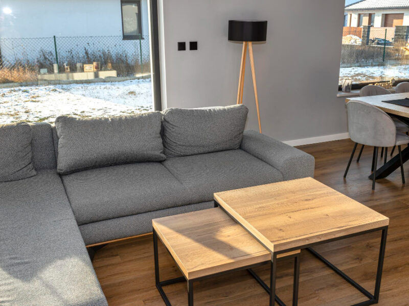 Czy tanie narożniki mogą być trwałe? Co realnie wpływa na cenę mebla wypoczynkowego